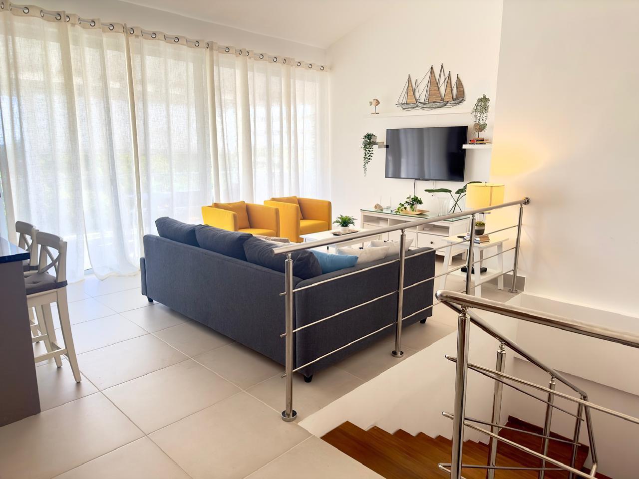 Hermoso apartamento de 2 niveles ubicado en la excluiva zona de Puanta Cana Village.