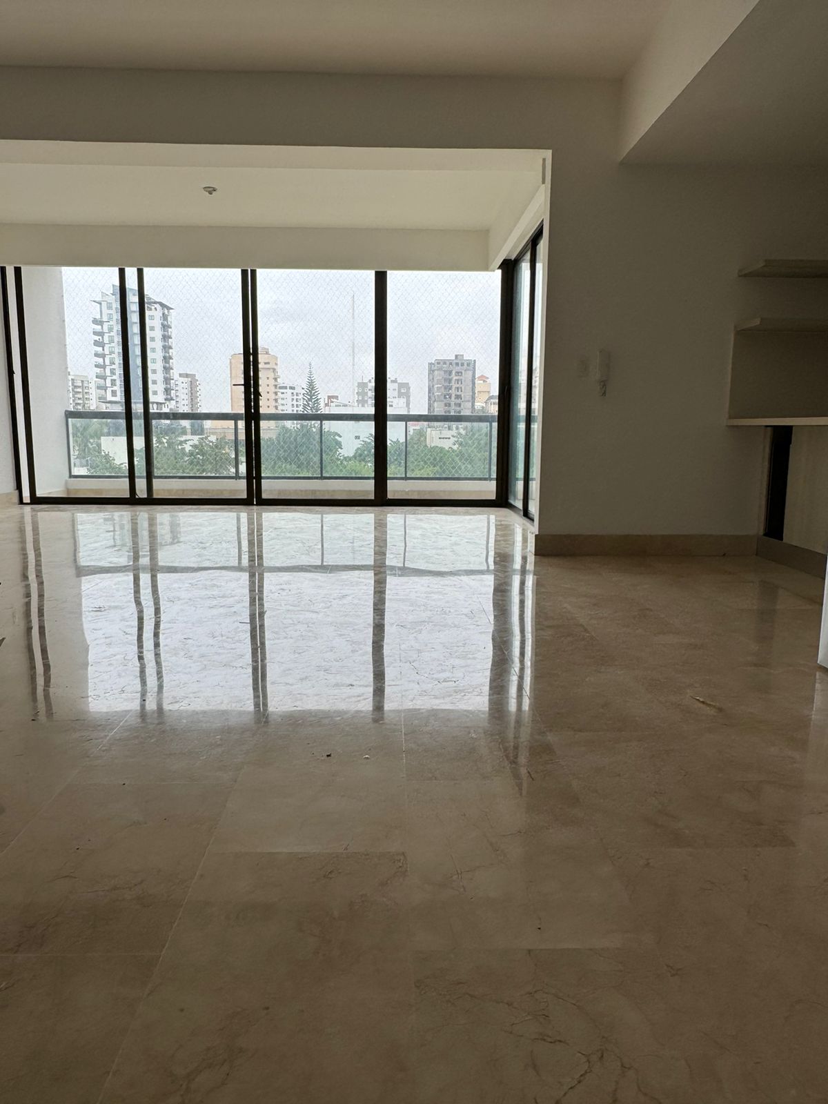 Hermoso y amplio apartamento en alquiler en la mejor zona de sector Paraiso.