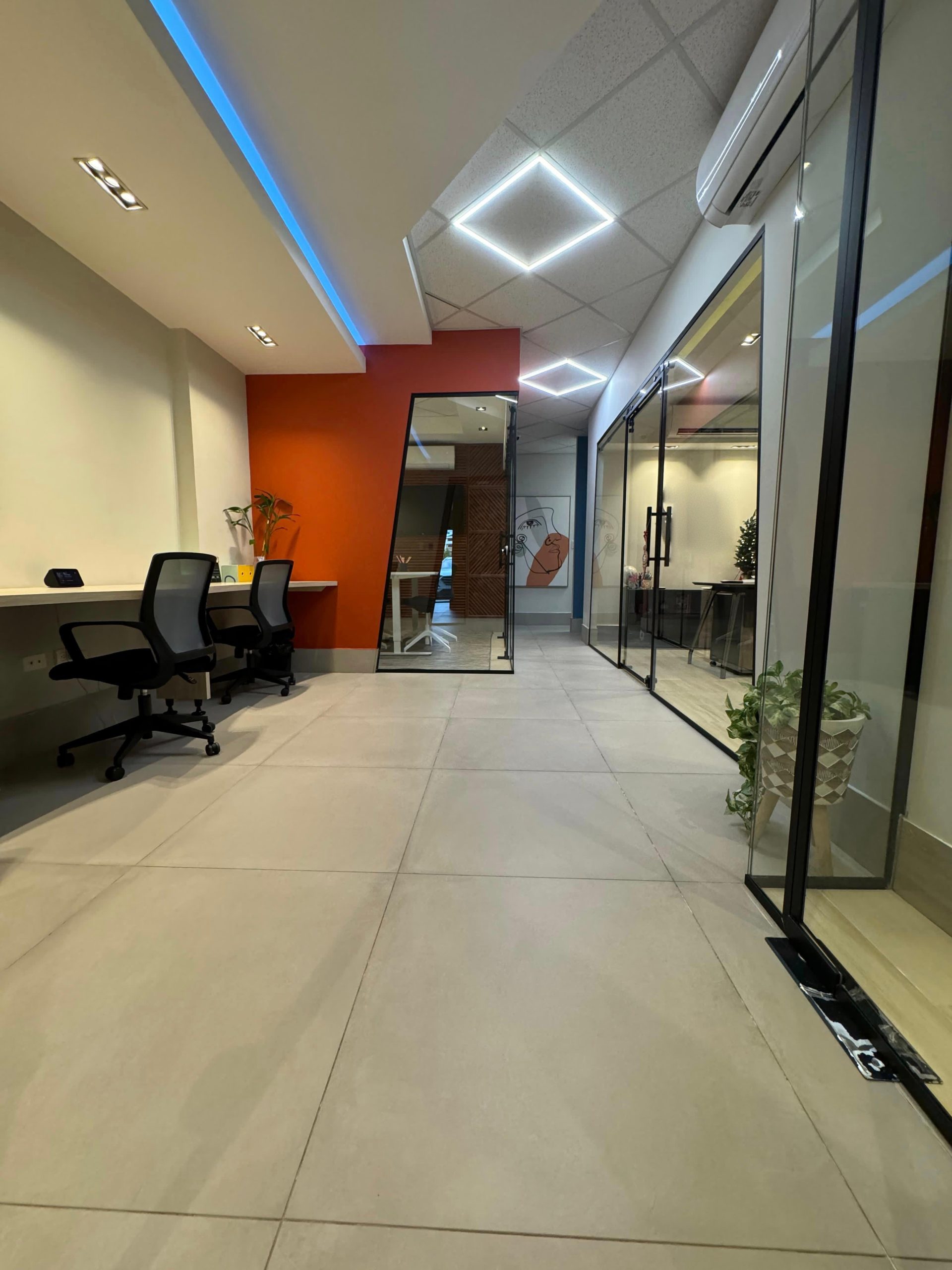 Oficina en alquiler finamente amueblada en el exclusivo sector Naco.